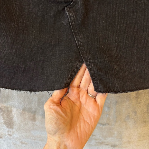 Black Mini Raw Hem Rigid Denim A-Line Sz 27 Front slit Grunge Y2K Festival - Picture 5 of 9